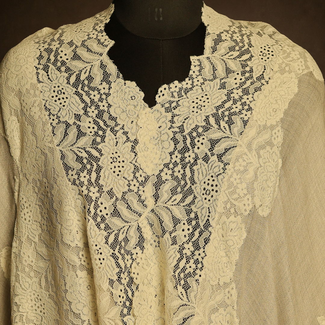 Valentino 4-side lace stole