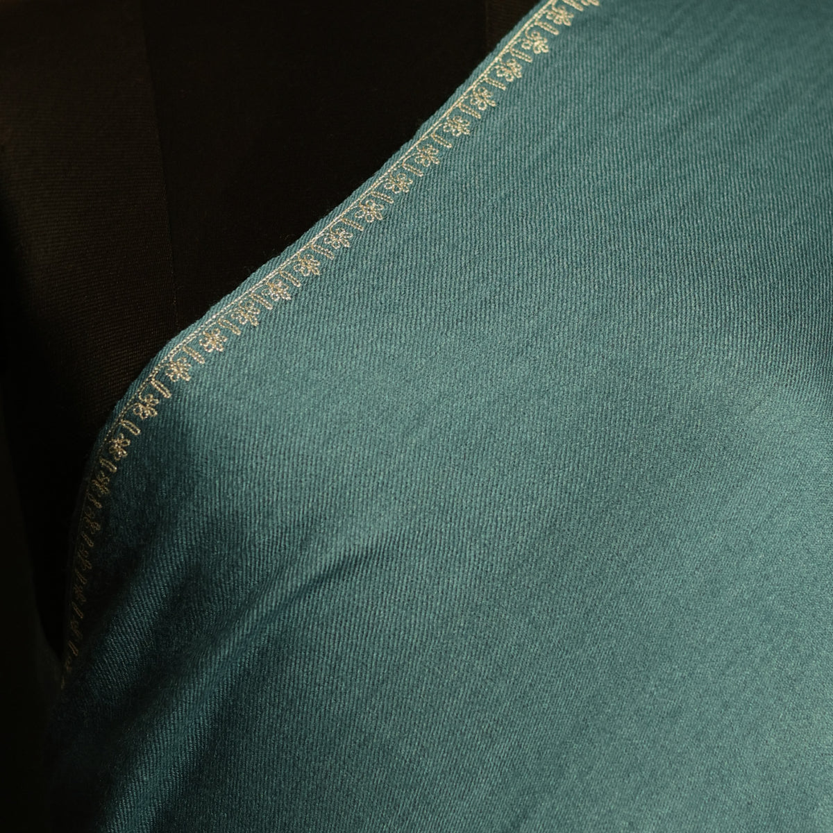 Tilla Embroidery Stole