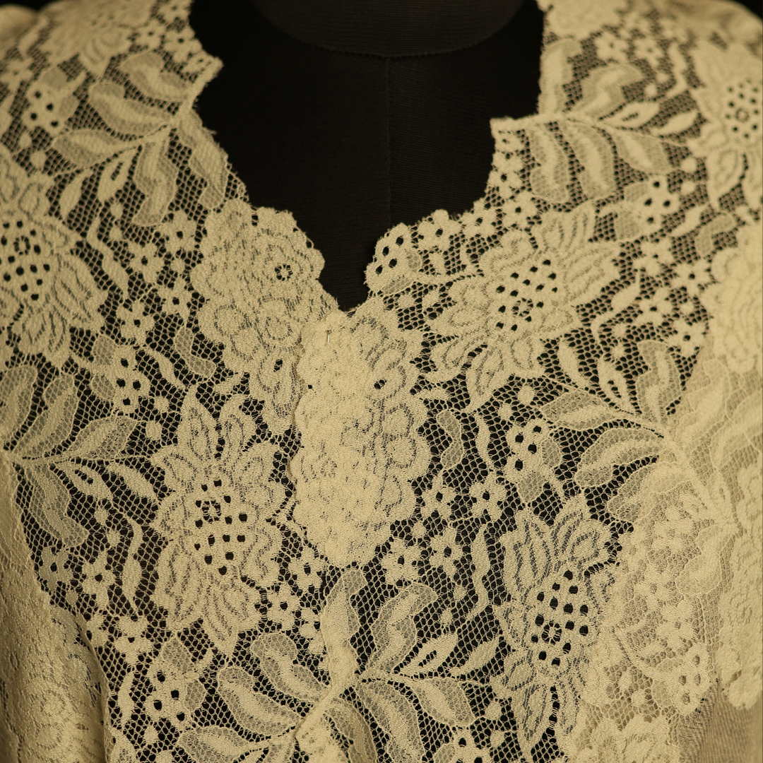 Valentino 4-side lace stole