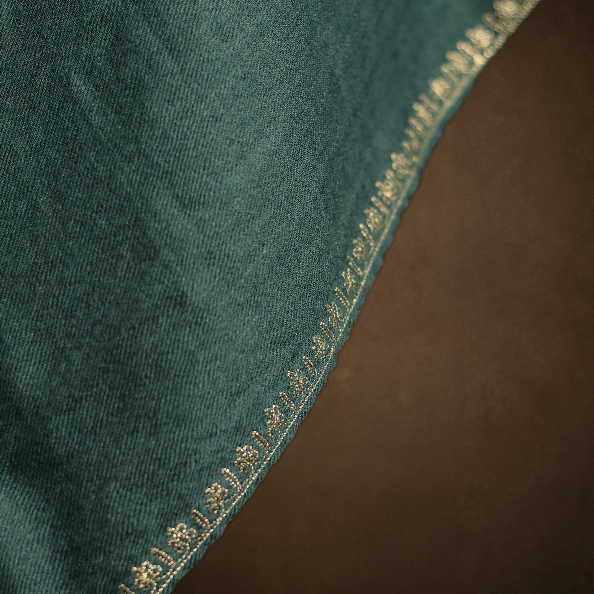 Tilla Embroidery Stole