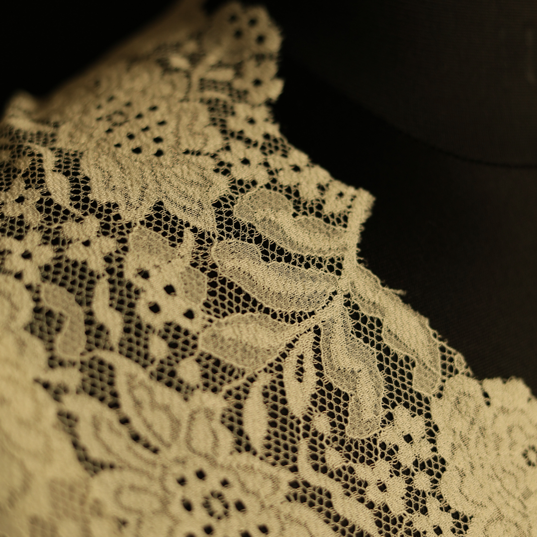 Valentino 4-side lace stole