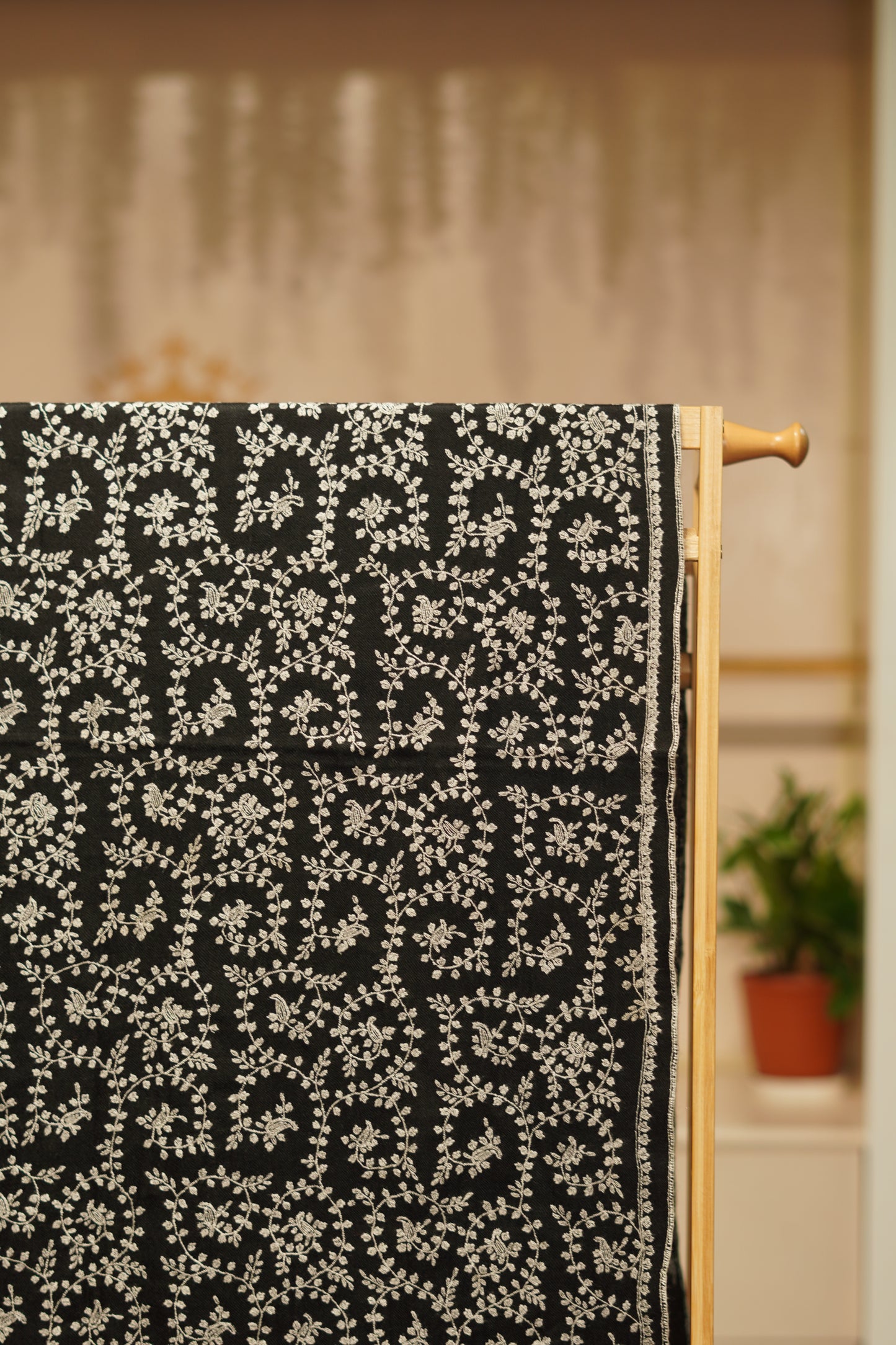 Handloom Sozni Jali Pashmina Shawl