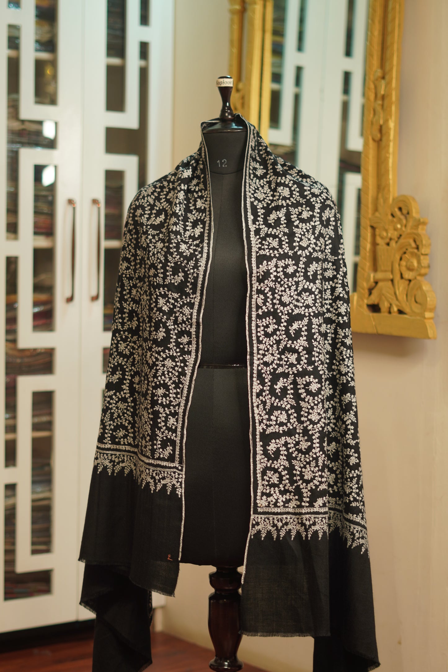 Handloom Sozni Jali Pashmina Shawl