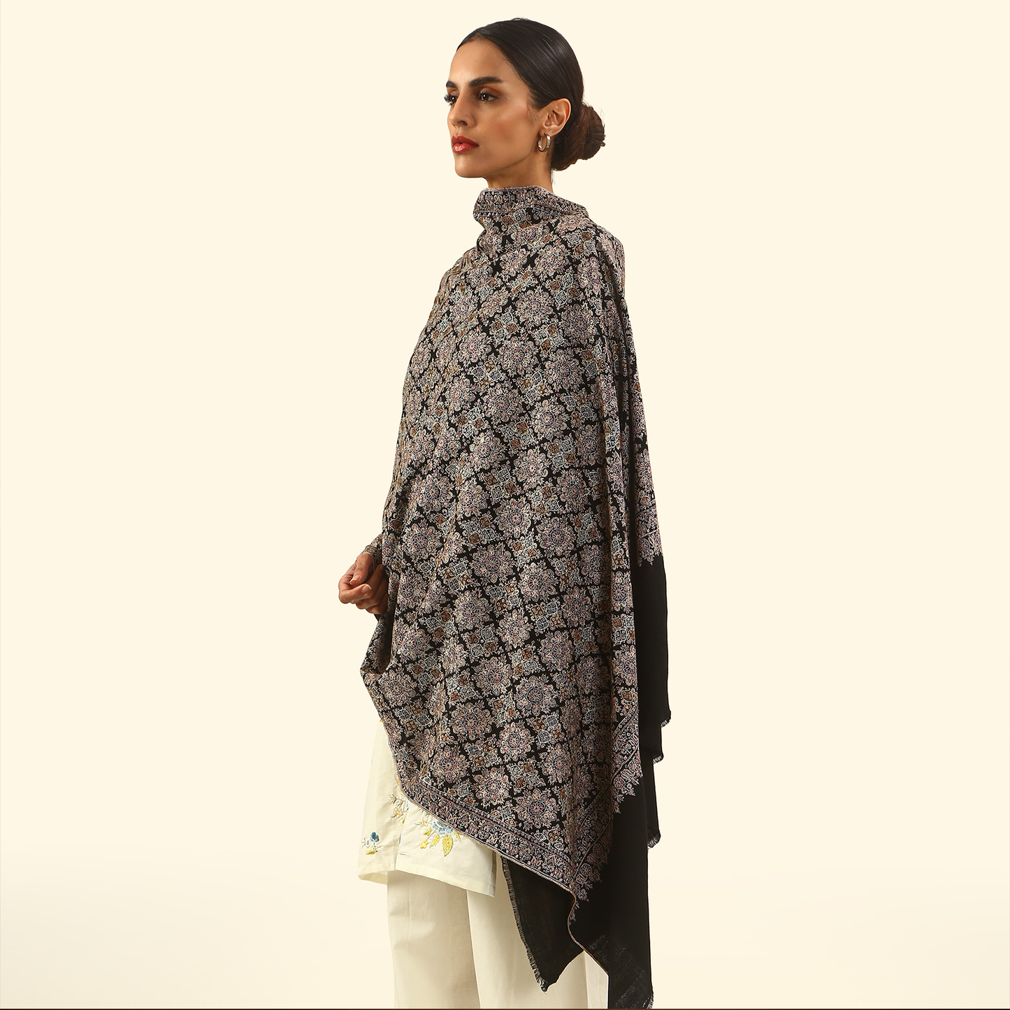 Pashmina Sozni Embroidery Shawl - Onyx Medallion