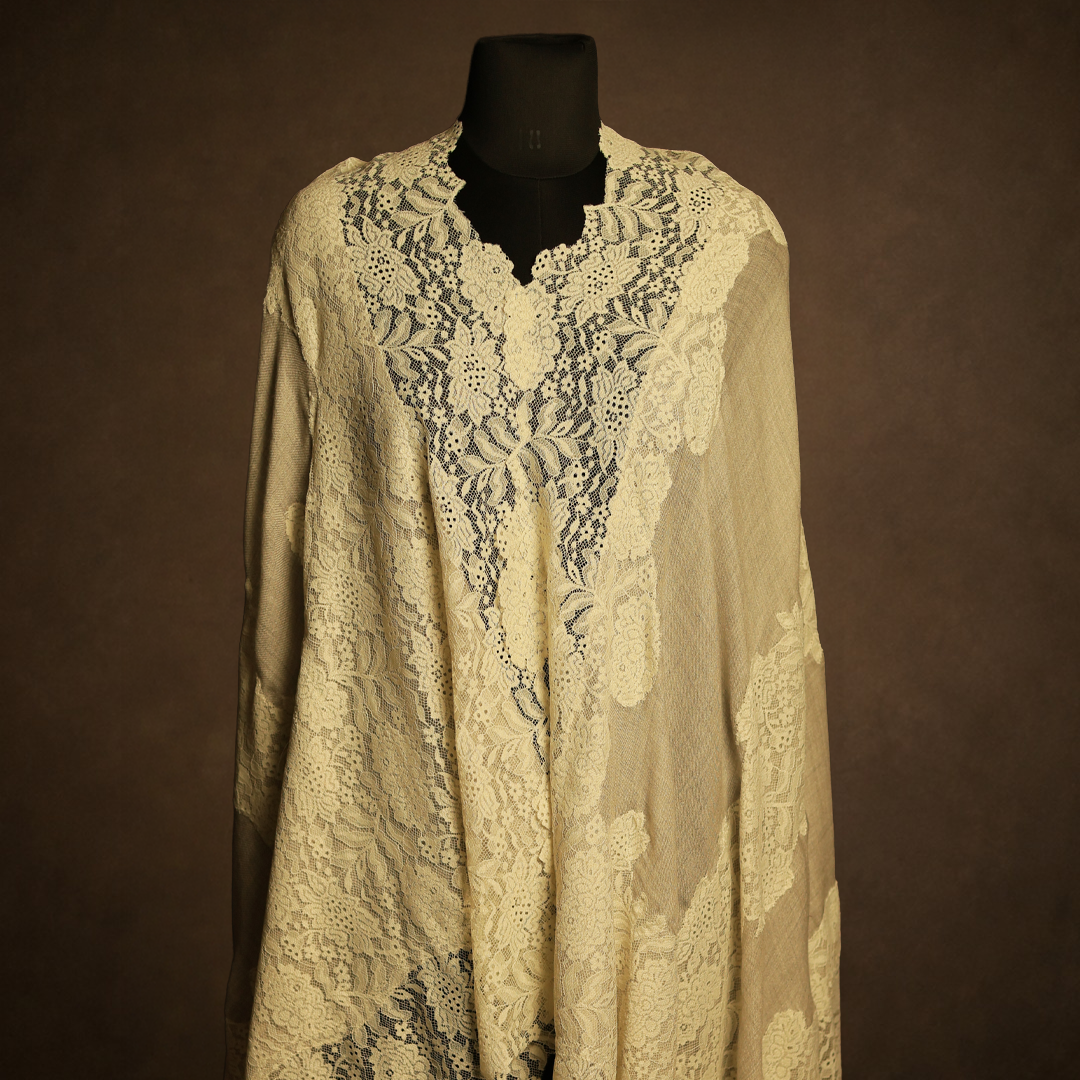 Valentino 4-side lace stole